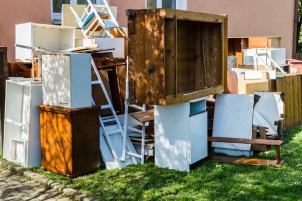 Junk Removal for Landlords: Streamlining Property Cleanouts Between Tenants Junk